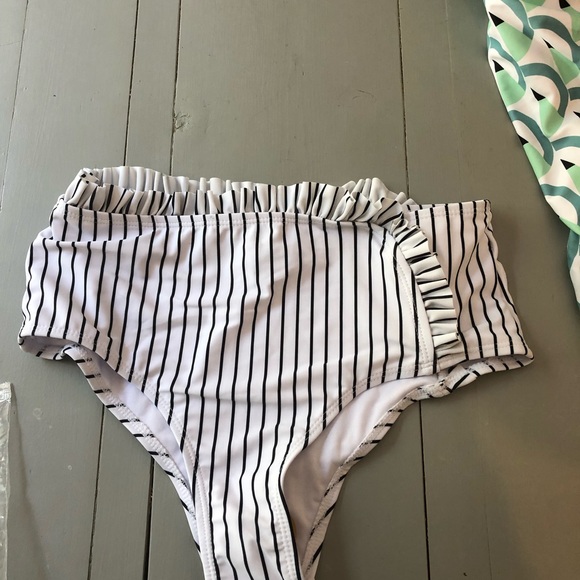 NWOT swing top and ruffle bottom tankini/bikini - Picture 6 of 13